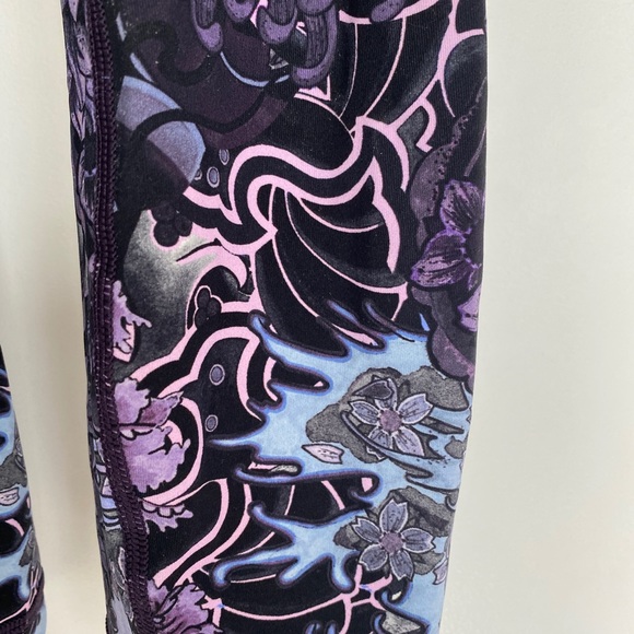 Lululemon Purple Floral Leggings Size 2 Tights - Picture 6 of 6